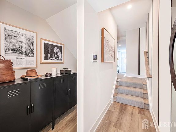 5th image of 57 Park Pl