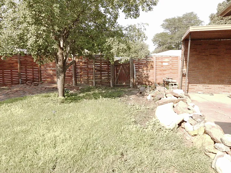 201 Circle Dr — Photo 1