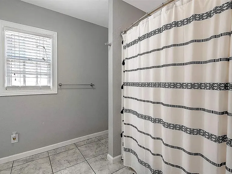 514 S Crestway St — Photo 22