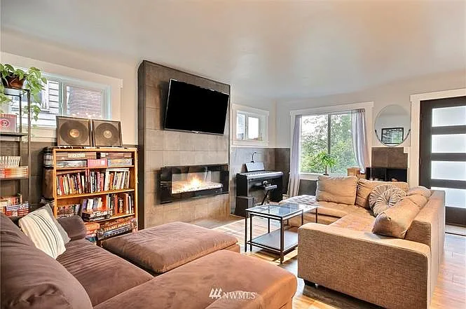 5 bed, 2400 sqft, $5,500 — Photo 4