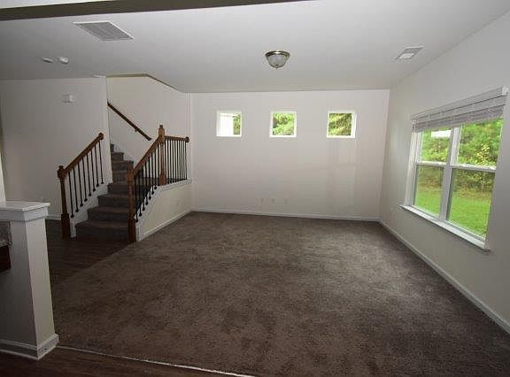 5th image of 450 Collington Cir