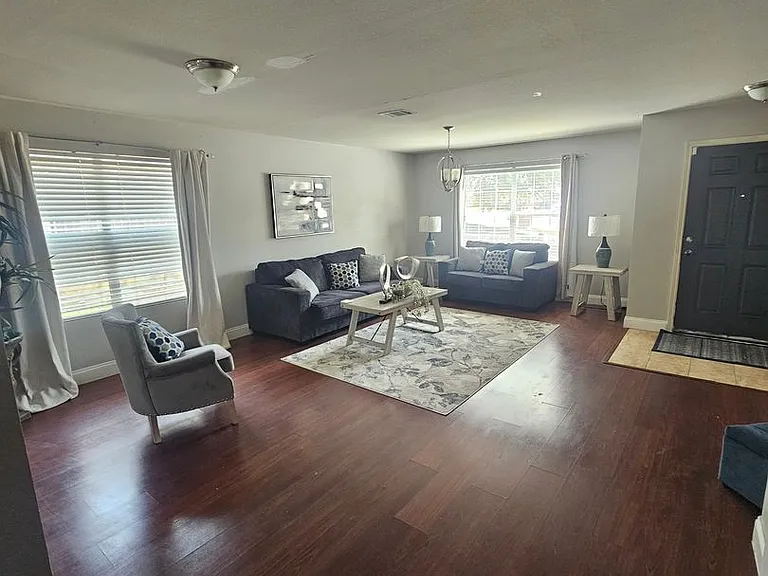 1306 Pigeon Ct — Photo 2
