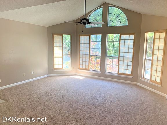 3rd image of 1005 Sandy Lane Dr