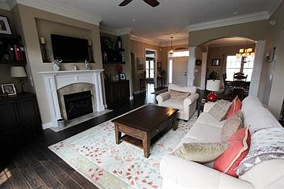 3rd image of 6463 Woodland Springs Dr