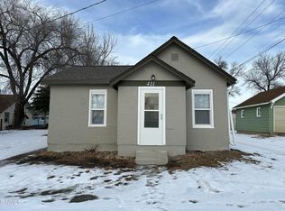 411 8th St SE, Jamestown, ND 58401