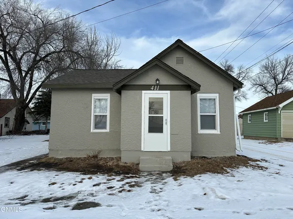 411 8th St SE, Jamestown, ND 58401