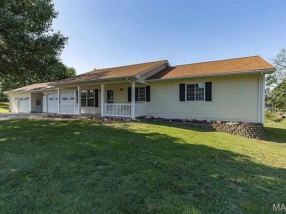 3rd image of 30 Elk Dr