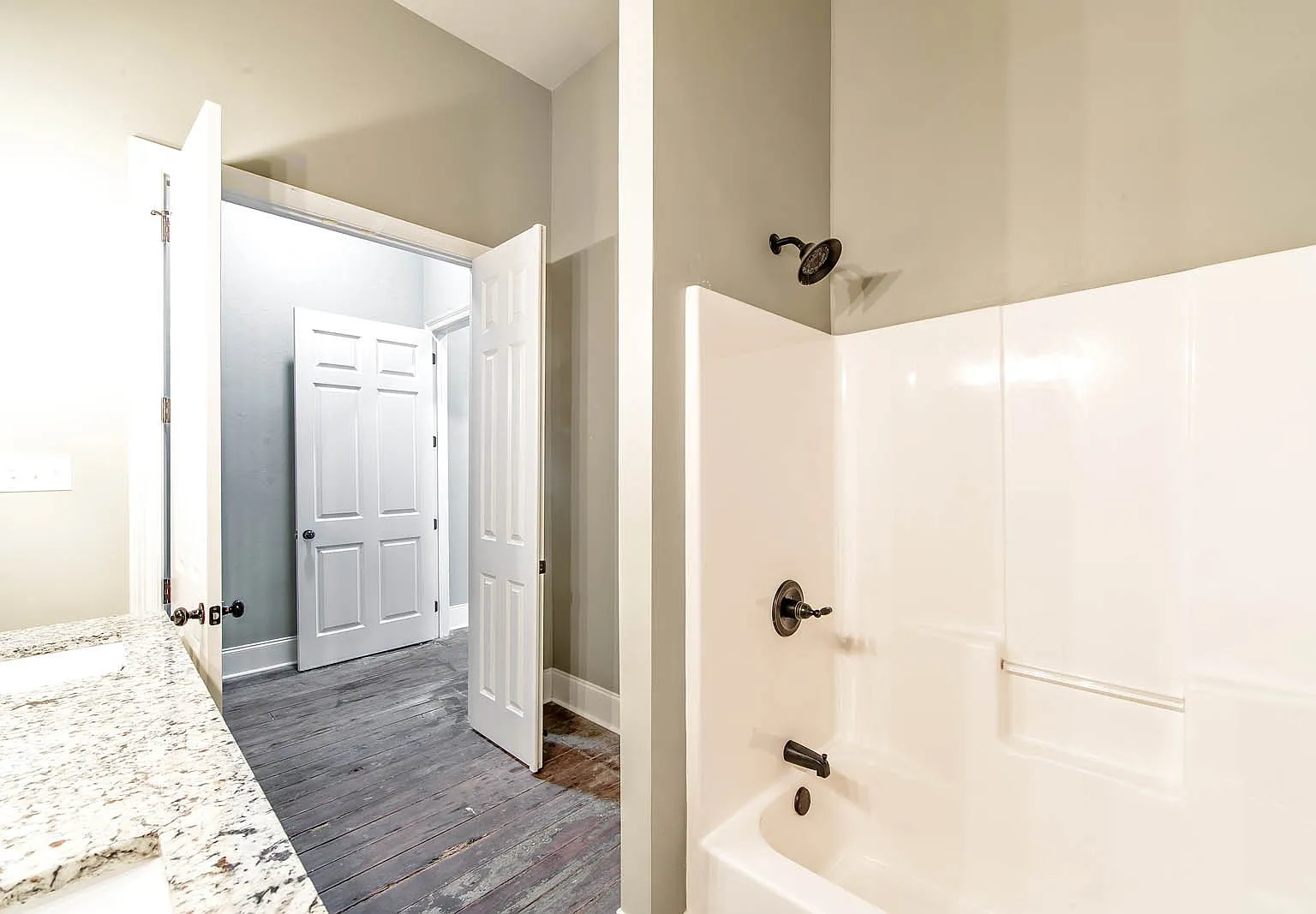 1 bed, 867 sqft, $1,095 — Photo 2