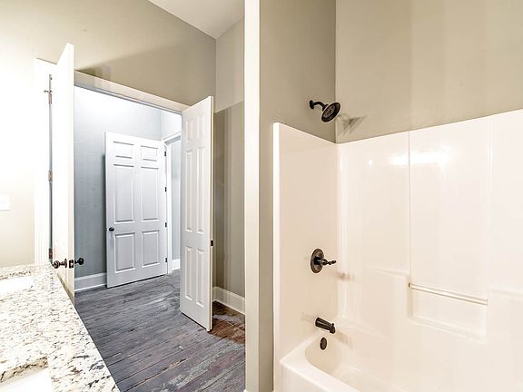 2nd image of 621 W 1st St #B