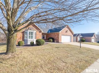 6910 N Brookstone Dr, Peoria, IL 61615