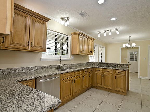 3rd image of 632 Carr Dr