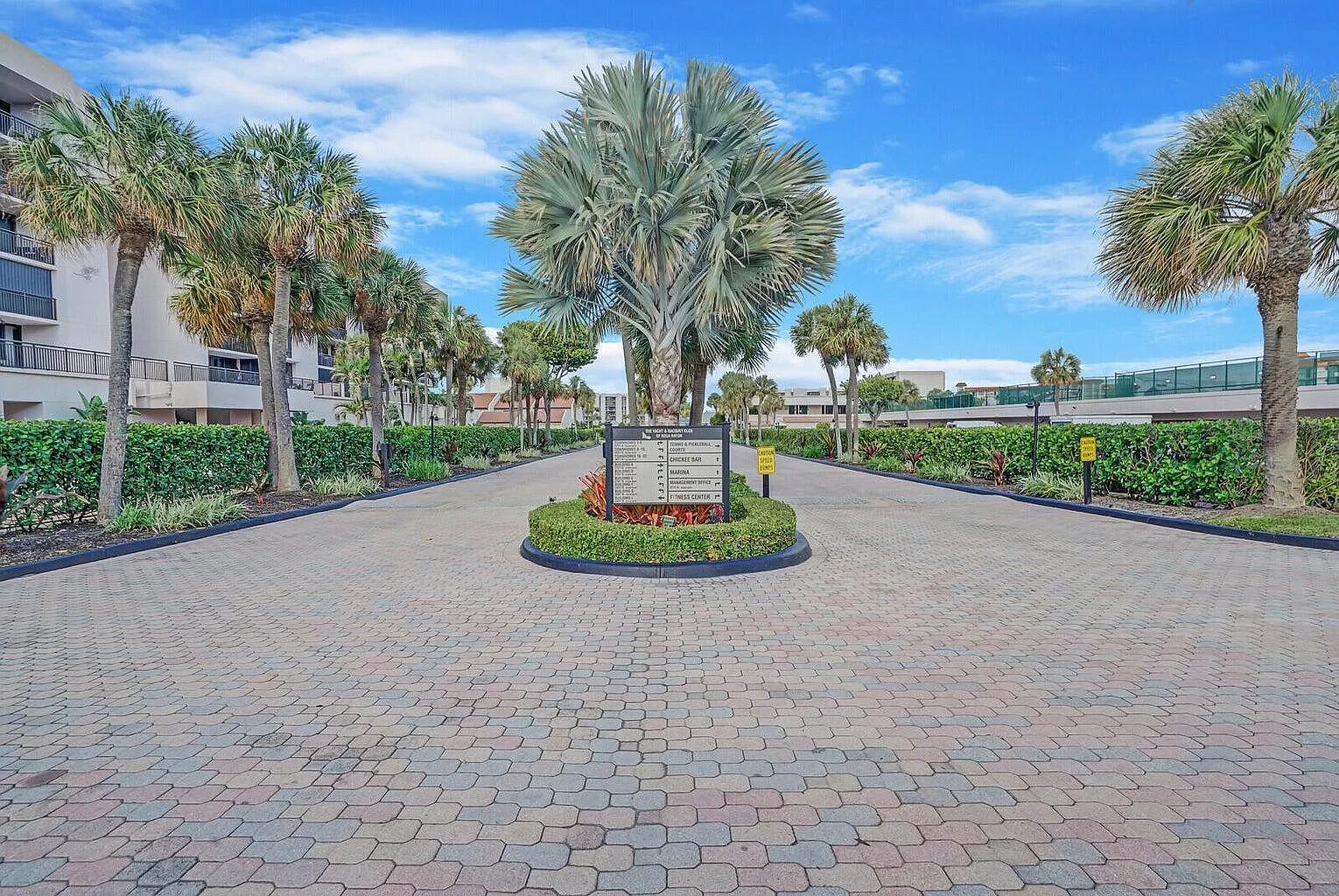 2 bed, 2.0 bath, 1020 sqft, $7,500 — Photo 3
