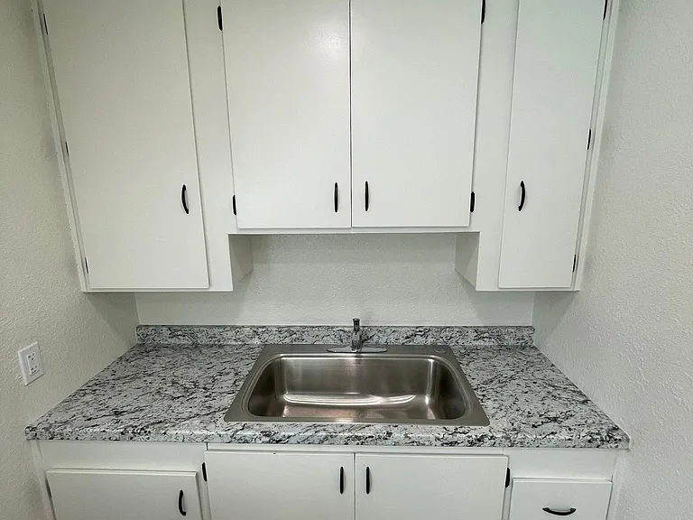 2100 Crestview Ave #3 — Photo 4