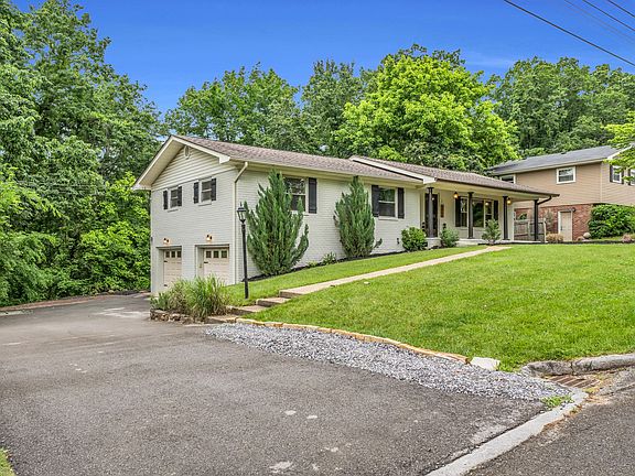 2nd image of 4425 Crestview Dr