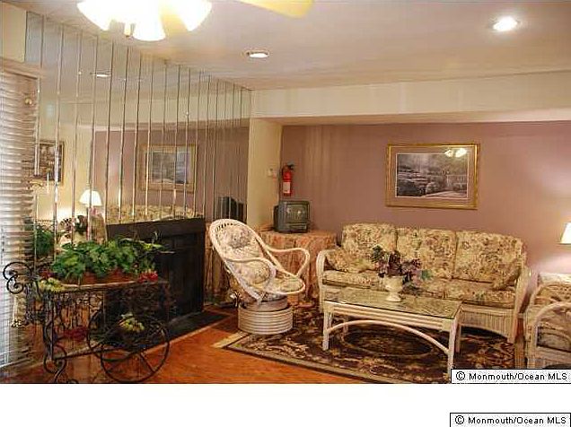 2nd image of 252 Teasdale Place