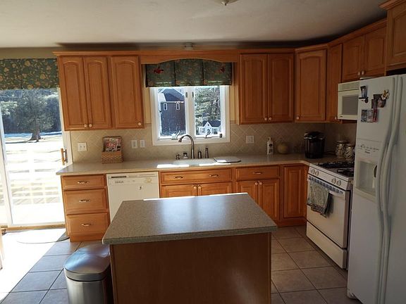 5th image of 8 Old Country Ln