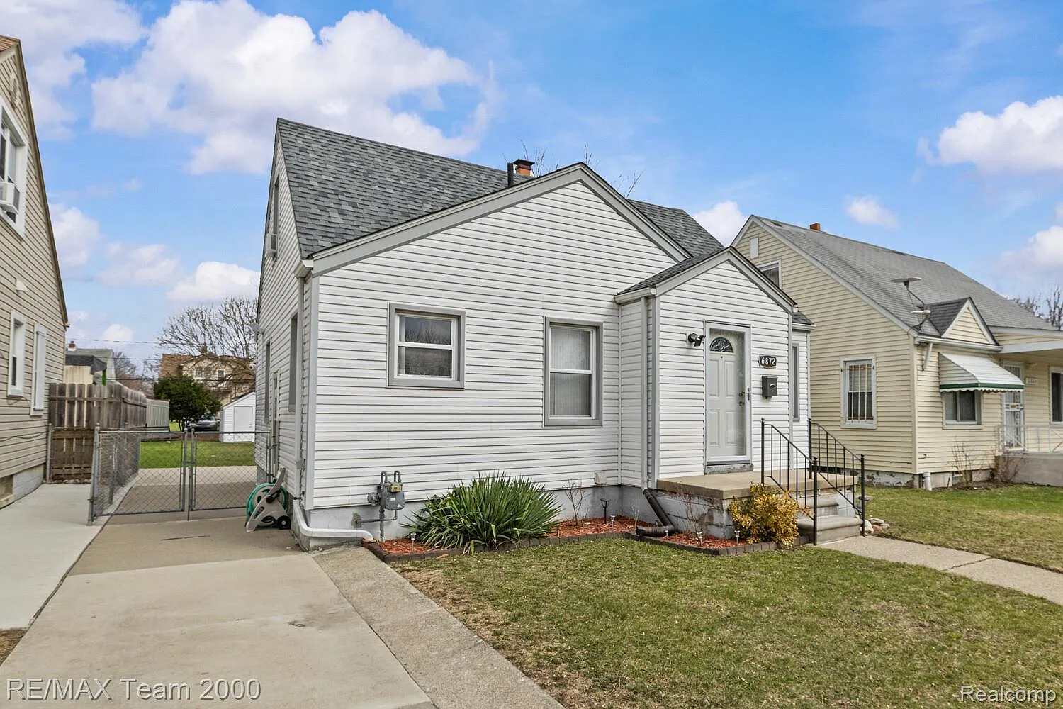 6872 Artesian St photo 1