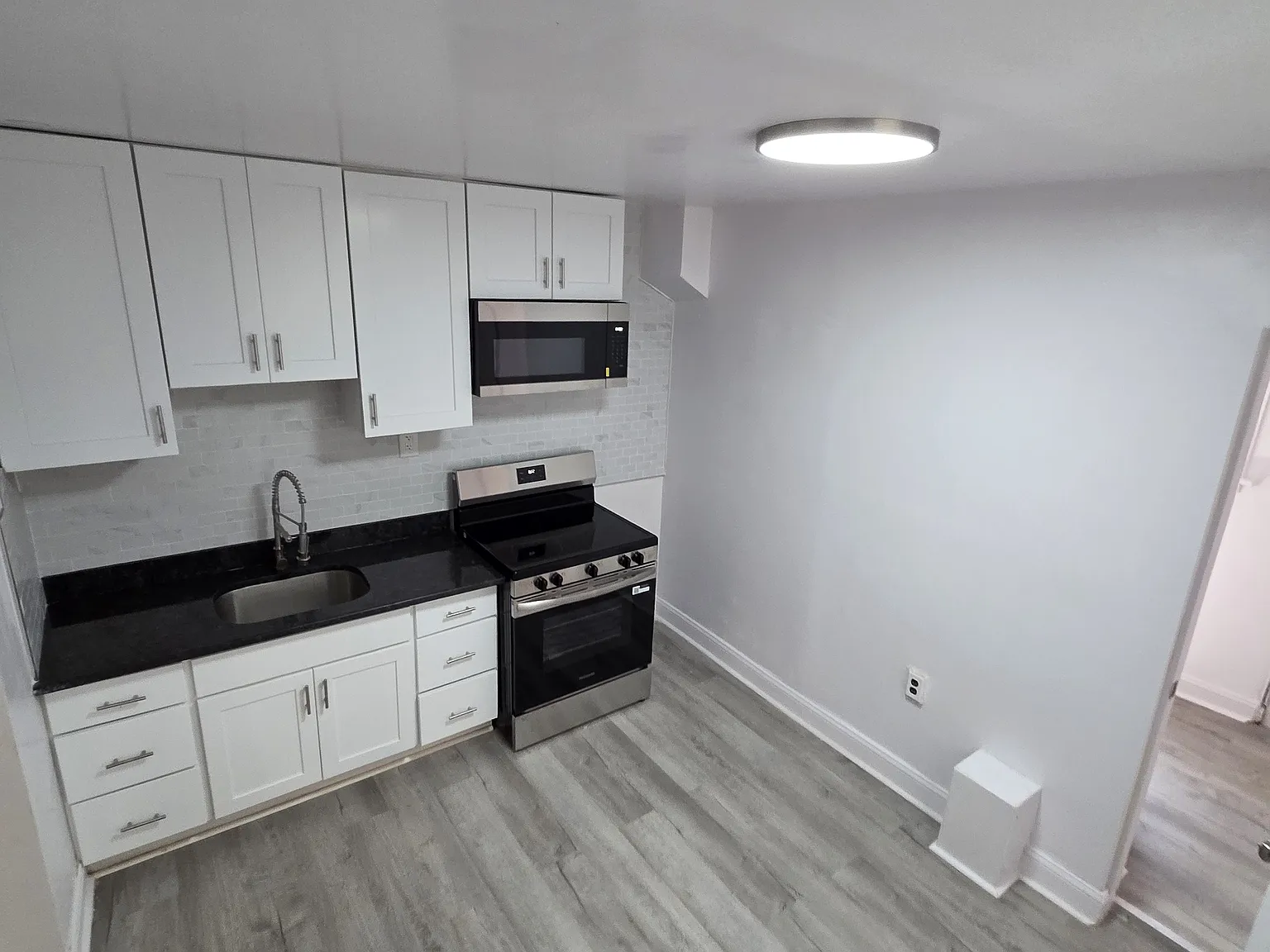 3 bed, 1260 sqft, $1,725 — Photo 3