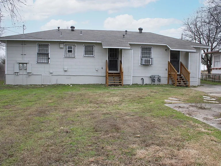 2825 W Woodlawn Ave — Photo 24