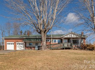 22 Madrid Ln, Hendersonville, NC 28792