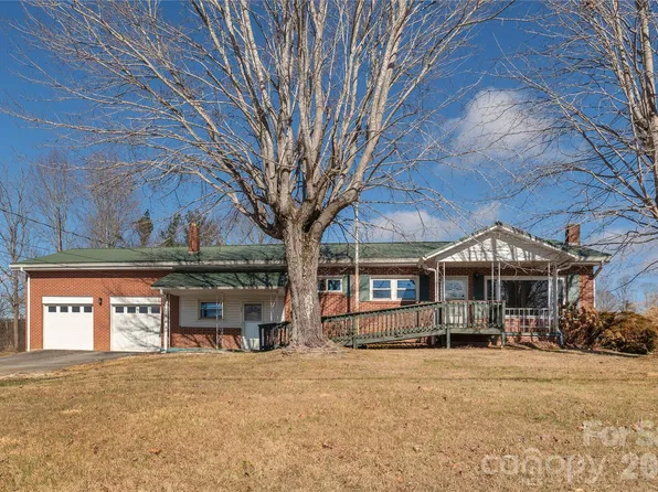 22 Madrid Ln, Hendersonville, NC 28792