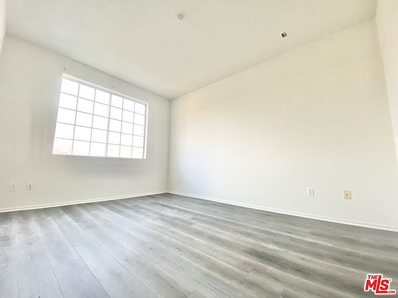 5th image of 1744 Butler Ave #303
