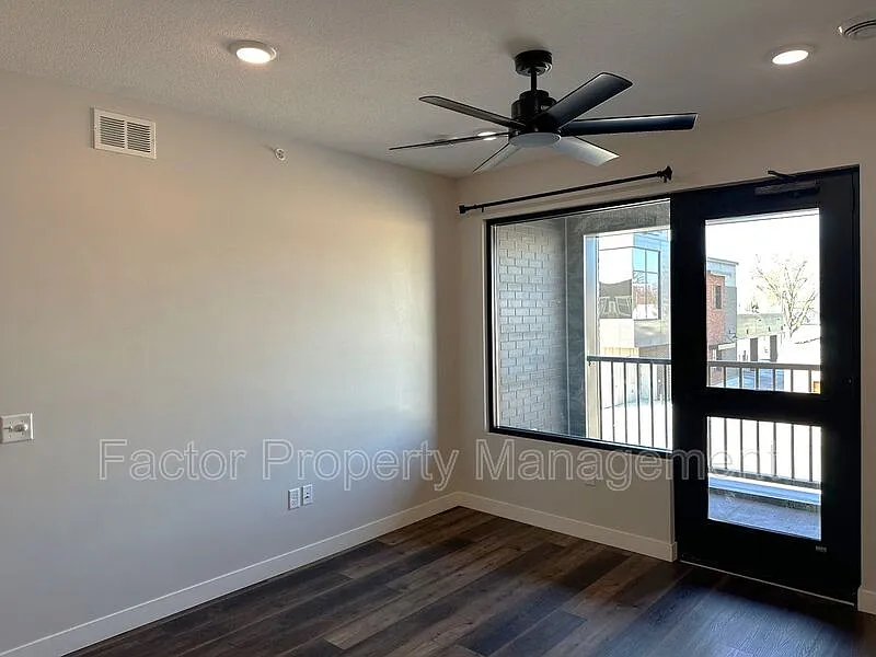 2 bed, 1.0 bath, 900 sqft, $1,550 — Photo 2