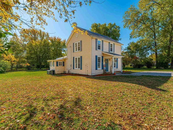 108 W A St, Delavan, IL 61734