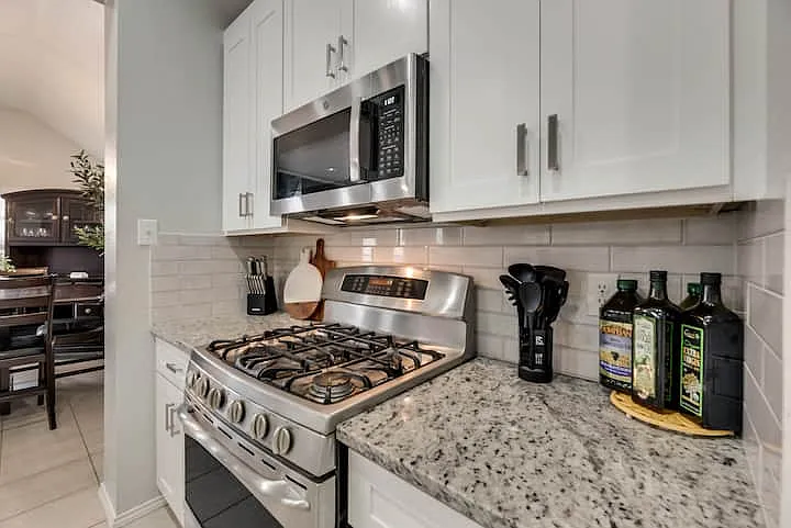 1548 Lakeside Dr — Photo 6