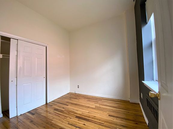 4th image of 414 W 22nd St APT 15