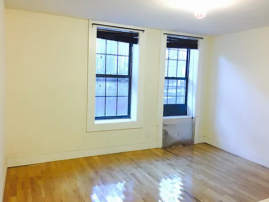 Rented by EXR | media 9