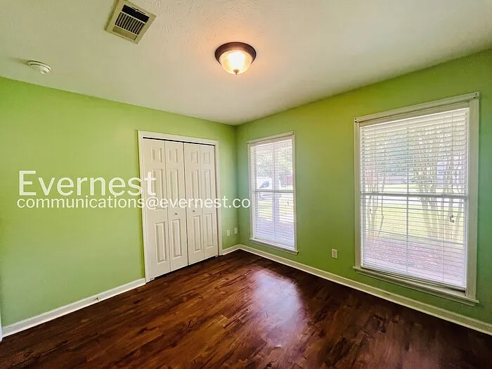 223 Crosscreek Dr — Photo 12