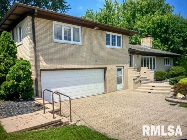 11902 9th St, Milan, IL 61264