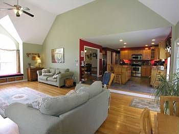 4th image of 23 Cherry Ln