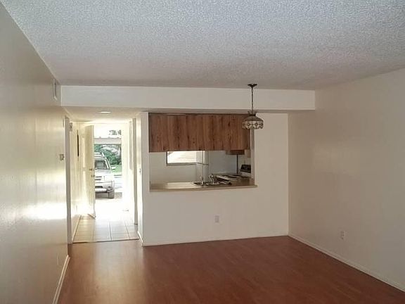 2nd image of 7806 Niagara Ave