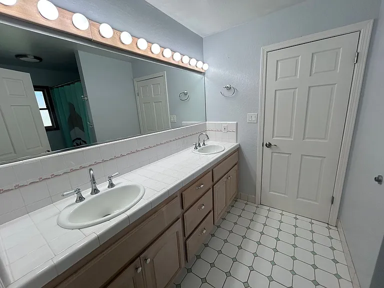 1665 Chris Ln — Photo 14