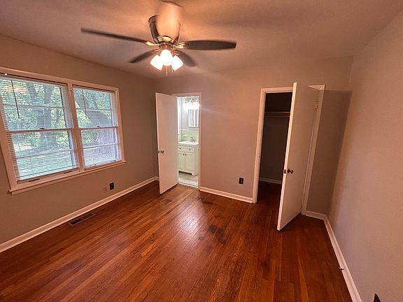 5th image of 4107 Arlington Cir NW