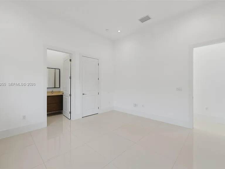 10005 SW 66th St — Photo 39