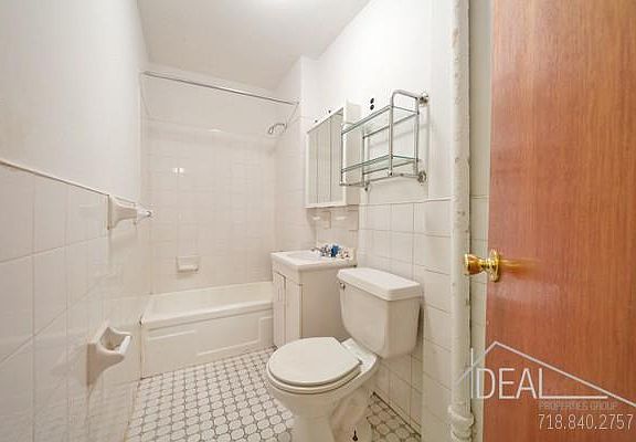 4th image of 42 Hicks St APT 2
