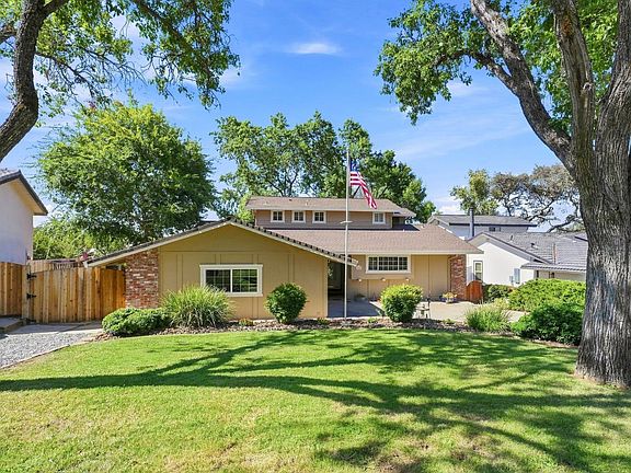 3rd image of 2488 Willowdale Dr