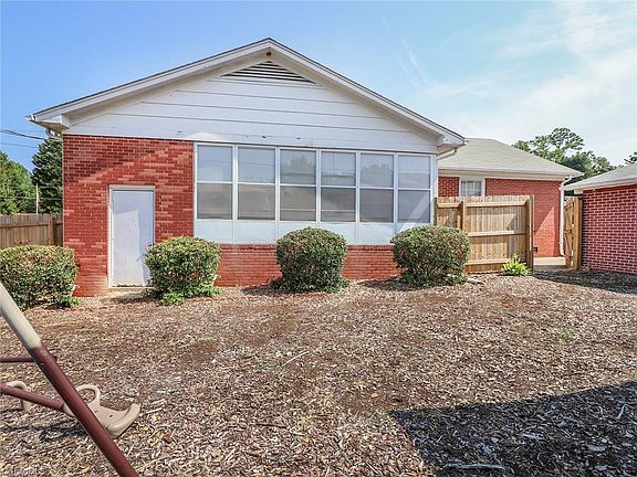 2nd image of 3231 Salisbury Pl