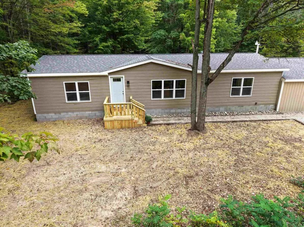 1469 E Brushaber Rd, Beaverton, MI 48612