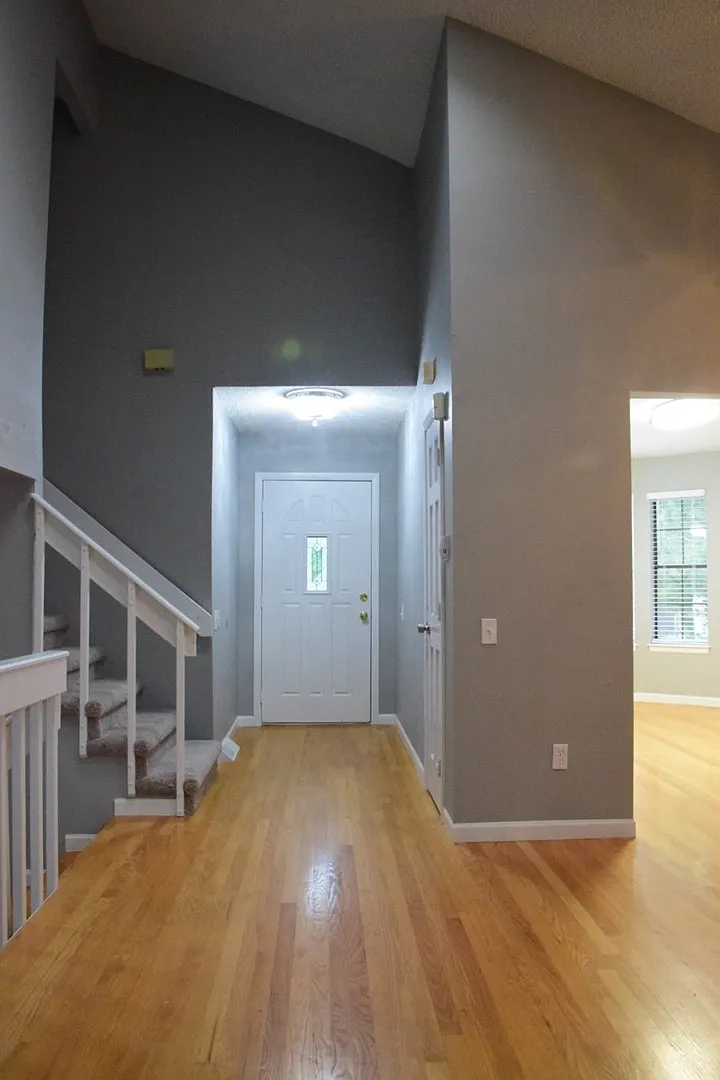 Beautiful 3 bed / 2.5 bath in Ken Caryl Ranch! — Photo 2