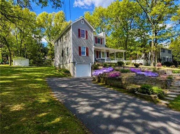21 Primrose Ln, Johnston, RI 02919