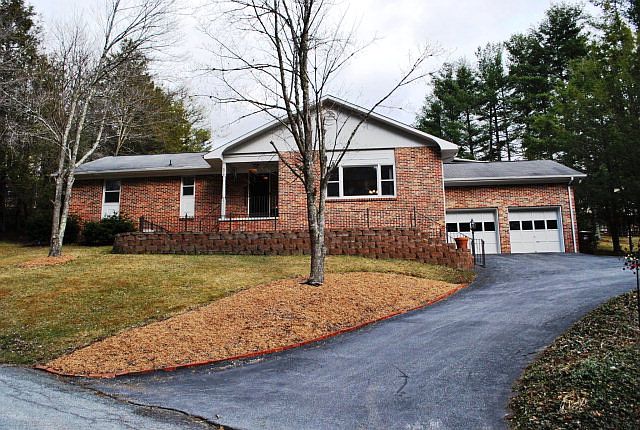 1st image of 570 Blairmont Dr