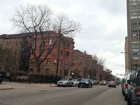 4th image of 3930 N Pine Grove Ave APT 2710