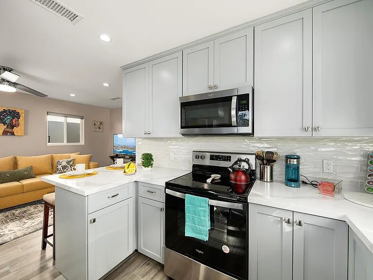 6059 Edgewater St — Photo 3