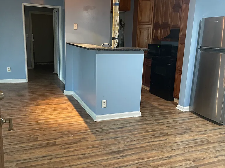 611 Ridgecreek Dr — Photo 2
