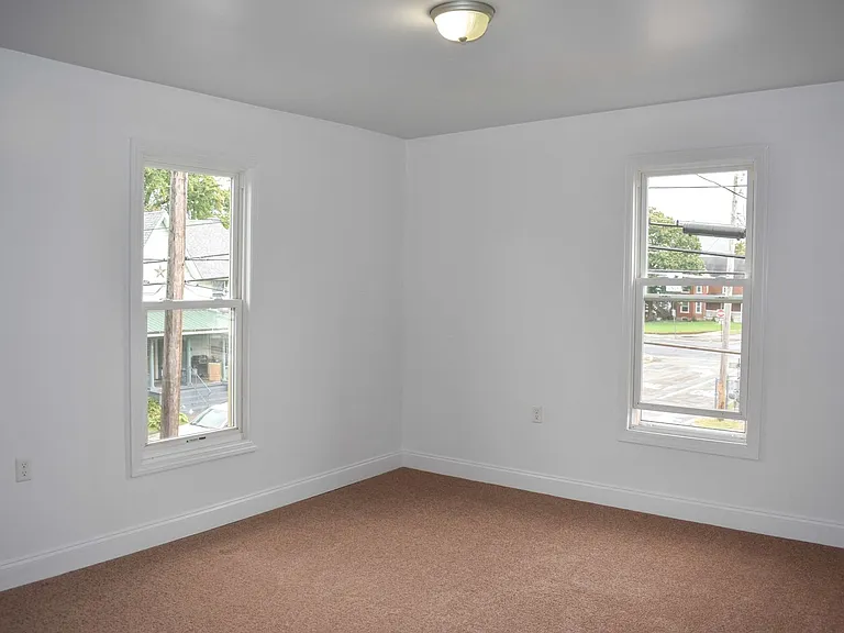 316-318 N Henderson St — Photo 20