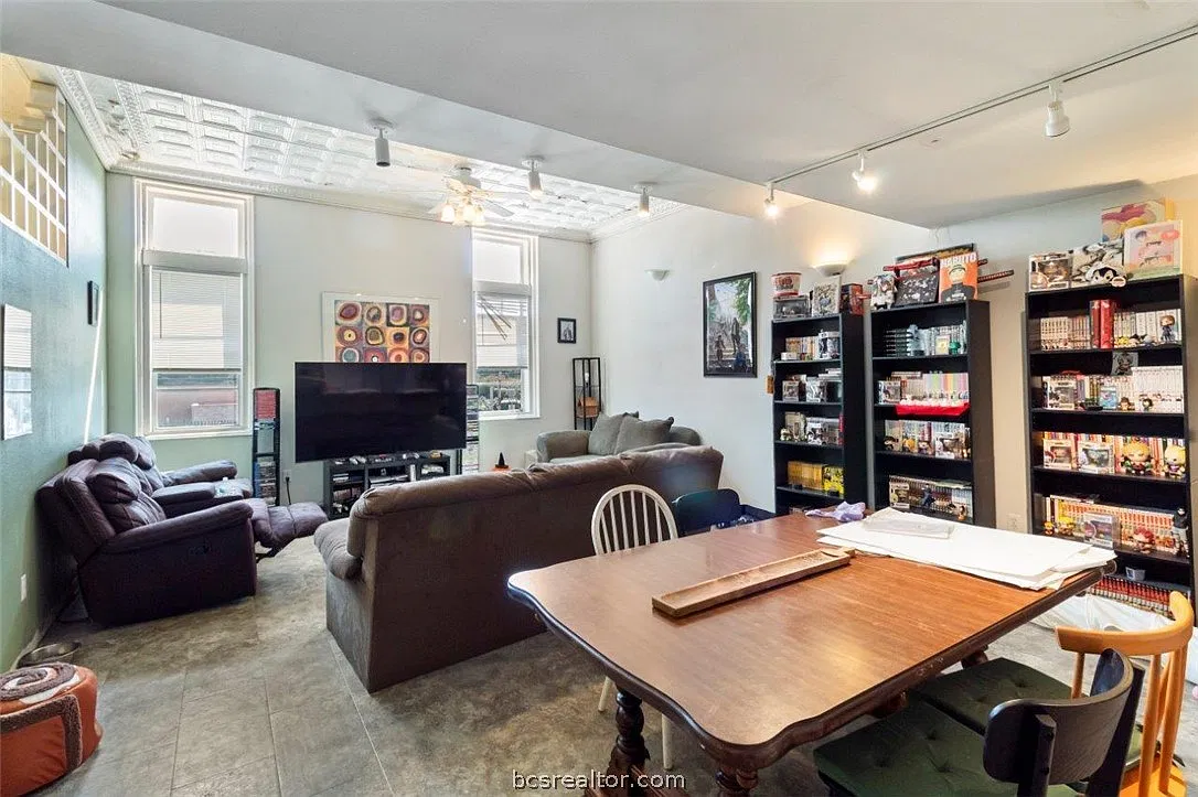 2 bed, 3000 sqft, $3,500 — Photo 3